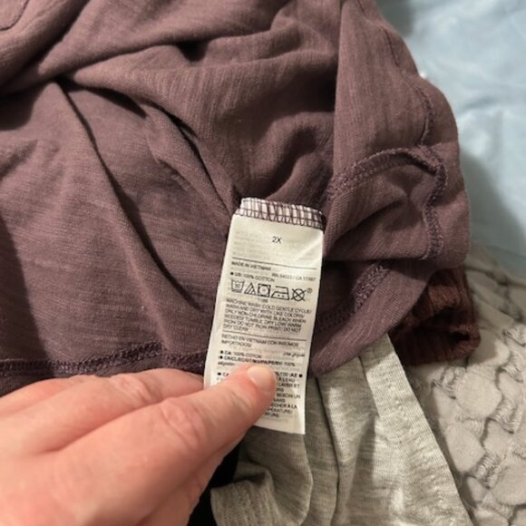 Old Navy Women's Everywear T-Shirt - NWT - Picture 3 of 4